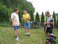Ebi 2012 Hom 070  Hejtman předává majiteli hvězdárny v Grygově p. Motáňovi pozornost od ebicyklu