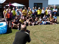 EBI 2013 Mirek 030  Ještě úsměv! - společné foto u Poupů – pondělí 22. července