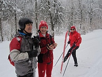 SKI 2013 Ottakarka 15  Juro, mně se ten sníh pořád lepí, musí se to přemazat, pojď si se mnou vyměnit lyže !!!