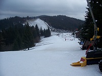 SKI 2014 Eddy 022  Pohled od chaty Kohútka na parkoviště a na sjezdovku k Portáši