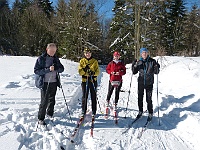 SKI 2015 Mirek 053  Druhý den jsme na Papajském sedle až před polednem (Rosťa, Linda, Ilona, Martin) - sobota, 7. Února