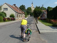 EBI 2016 Mirek 158  Bohuňov, Za námi se objevil Zvěd ebicyklu - středa, 27. července