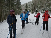 SKI 2016 Mirek 044  Vyrážíme dále (Jája, Karin, Luděk, ?, Iljušin) - sobota, 20. února