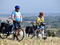 Ebi 2017 Mateno 139  3.8.,skratka cez pole z HV Hlohovec na cestu 507 - Ilja Šín spolu s polným hejtmanom