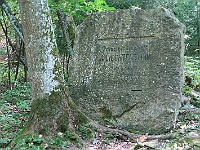 Ebi 2018 Hom 035  Jeden z řady památníků na knížete Jana II. z Lichtenštejna z r. 1898 v lese u Dolních Libchav