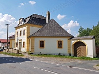 Ebi2018 Mateno 103  Ostrov n/Oslavou - bývalý kláštorný hostinec z r. 1720 od staviteľa Jána Blažeja Santini-Aichla