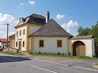 Ebi2018 Mateno 103  Ostrov n/Oslavou - bývalý kláštorný hostinec z r. 1720 od staviteľa Jána Blažeja Santini-Aichla