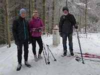 Ski 2018 Mirek 47  Pro sestup z Krkostěny sundáváme lyže (Martin, Ilona, Zvěd) - sobota, 24. února