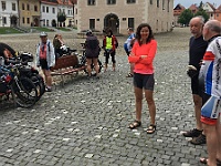 EBI 2021 Mirek 061  V Bardějově čekáme na začátek komentované prohlídky - pondělí, 19. července