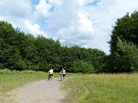 EBI 2021 Mirek 178  Po dvou kilometrech už jde o lesní, kamenitou cestu, … (Láďa, Bohouš) - čtvrtek, 22. července