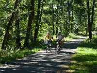 EBI 2022 Mirek 068  Cyklostezka před Sokolovem vede většinou ve stínu. (Boženka, CykloRadka) - pondělí, 8. srpna