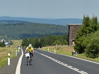 EBI 2022 Mirek 121  Vzadu se objevují další ebicyklisté. (Boženka vpředu) - úterý, 9. srpna