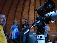 EBI 2022 Mirek 233  “Chcete něco vidět dalekohledem?“ „Albireo!“ (Melantrich, Láďa, pracovník hvězdárny, Julka) – středa, 10. srpna
