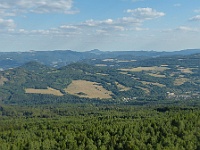 EBI 2022 Mirek 283  Za ním spatříme vysílač na Bukové hoře u Ústí nad Labem a vrch Sedlo. – čtvrtek, 11. srpna