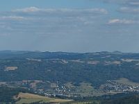 EBI 2022 Mirek 290  Více k jihu je za Děčínem vidět Bezděz (52 km) a vrcholek Vlhoše (32 km). – čtvrtek, 11. srpna