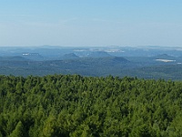 EBI 2022 Mirek 292  Směrem na sever vidíme pevnost Königstein (14 km) a stolové hory lemující tok Labe v Německu. – čtvrtek, 11. srpna