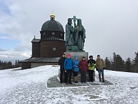 Ski 2022 Mirek 020  Živý obraz na vrcholu Radhoště (Jura, Bohouš, Olga, Hanka, Radka, Míra) - pátek, 25. února
