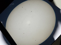 EBI 2023 Mirek 234  Na Slunci jsou vidět sluneční skvrny soustředěné do dvou pásů. – čtvrtek, 27. července