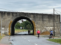 EBI 2023 Mirek 282  Projíždíme pod mostem nedokončené (Baťovy) dálnice. – pátek, 28. července