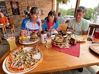 Ebi 2024 Mirek 175  Oběd v pizzerii Fratelli v Radošíně. - středa, 24. července