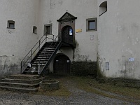 SKI 2024 Mirek 016  Vstup do zámku jsme museli hledat. - pátek, 23. února 2024