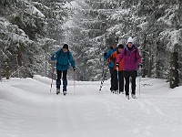 SKI 2025 Mirek 011  Sněhové podmínky jsou ideální (Evžen, Rosťa s manželkou, Ilona). - čtvrtek, 13. února