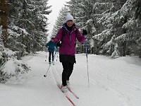 SKI 2025 Mirek 014  Ale ne. Chtěla být lépe vidět na snímku (Evžen, Ilona). - čtvrtek, 13. února