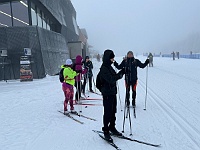 SKI 2025 Mirek 026  Běžecký areál v Jakuszycích (Lenka Kotková, Ilona Hájková, Linda Rumlová, Ondra Dlabola, Martin Poupa). - pátek, 14. února