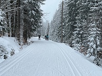 SKI 2025 Mirek 038  Cesta k autu je více než pohodová. - pátek, 14. února