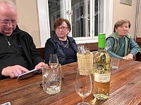 SKI 2025 Mirek 046  Jeho vlastnosti hledáme na internetu (Jarda Kotek, Hanka Cábová, paní Vyskočilová). - pátek, 14. února