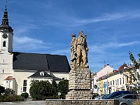 EBI 2026 Mirek 007  Na náměstí v Bílovci se nachází socha v duchu socialistického realismu. - sobota, 25. července