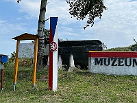 EBI 2026 Mirek 030  Vstup do areálu muzea je u pěchotního srubu Orel. - neděle, 26. července