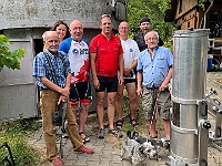 EBI 2026 Mirek 053  Živý obraz s bratry Pavlíčkovými (pan Pavel Pavlíček, Růžena a Martin Poupovi, Martin, Láďa, Pavúkmistr, bratr pana Pavlíčka a čtyřnozí přátelé). - neděle, 26. července
