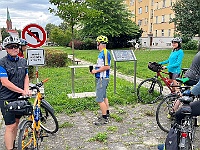 EBI 2026 Mirek 076  Před univerzitou nacházíme další část planetární stezky – místo planetky Cernohorsky. - pondělí, 27. července