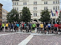 EBI 2026 Mirek 082  Živý obraz všech ebicyklistů s modelem Slunce. - pondělí, 27. července