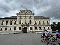EBI 2026 Mirek 086  Zastávka u zámku Kravaře. - pondělí, 27. července