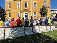 EBI 2026 Mirek 108  Živý obraz u 18. poledníku v Pusté Polomi (Vladimír Homola, Rosťa Šopa, Růžena Poupová, Martin, Víťa, Melantrich, Pavúkmistr, Petr Lemež, Hillary, Kamil a Ondřej Galuščákovi, Honza Chládek, Marek a Iva Solaříkovi a Evžen Bruner!). - středa, 29. července