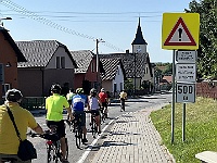 EBI 2026 Mirek 111  Víťa Dostál nás vede na svou farmu Šťastná planeta v Hlubočci. - středa, 29. července