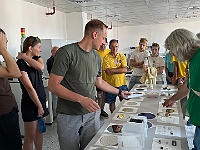 EBI 2026 Mirek 127  Na těchto křemíkových deskách se v Rožnově vyrábí čipy. - čtvrtek, 30. července