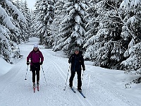 SKI 2026 Mirek 004  Většina šla lyžovat na sjezdovky, na běžky jdu s Ilonou a Radkou. - čtvrtek, 19. února