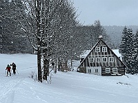 SKI 2026 Mirek 034  Nedaleko se nachází tato krásná chalupa. - sobota, 21. února