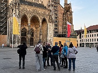 EbiCERN 2025 Mirek 033  Po ubytování v Ulmu se jdeme podívat na hlavní náměstí (Münsterplatz). - středa, 14. května