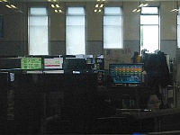 EbiCERN 2025 Mirek 062  Pohled do řídící místnosti urychlovače, - čtvrtek, 15. května