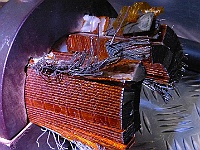 EbiCERN 2025 Mirek 081  Detail konstrukce LHC supravodivého vinutí cívky. - čtvrtek, 15. května