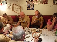 EbiCERN 2025 Mirek 092  Po ubytování jdeme na večeři. - čtvrtek, 15. května