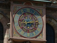 EbiCERN 2025 Mirek 107  Hodiny na katedrále ukazují i den v týdnu (je pátek, půl třetí po poledni). - pátek, 16. května