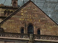 EbiCERN 2025 Mirek 108  Sluneční hodiny na katedrále nerespektují letní čas (ukazují jednu hodinu po poledni = pravý sluneční čas ve Štrasburgu). - pátek, 16. května