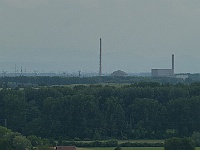 EbiCERN 2025 Mirek 215  V dálce je vidět jaderná elektrárna, která je dnes patrně vypnutá. - sobota, 17. května