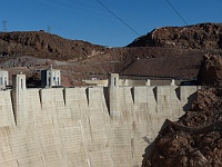 EBIZONA 2013 Mirek 094  Hoover Dam, Silnice k přehradě klesá v serpentinách – sobota, 19. října
