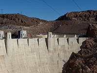 EBIZONA 2013 Mirek 094  Hoover Dam, Silnice k přehradě klesá v serpentinách – sobota, 19. října